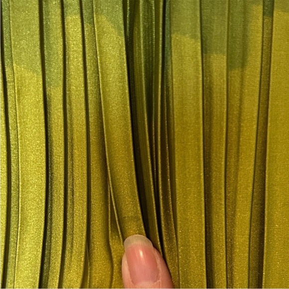 Andrea Iyamah Raffle Pleated Midi Dress Green - Picture 9 of 9